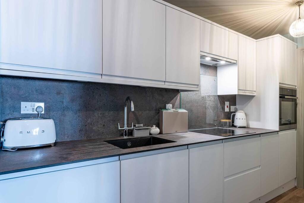 Modern, Relaxing 1 Bed Apartment Бат Екстер'єр фото